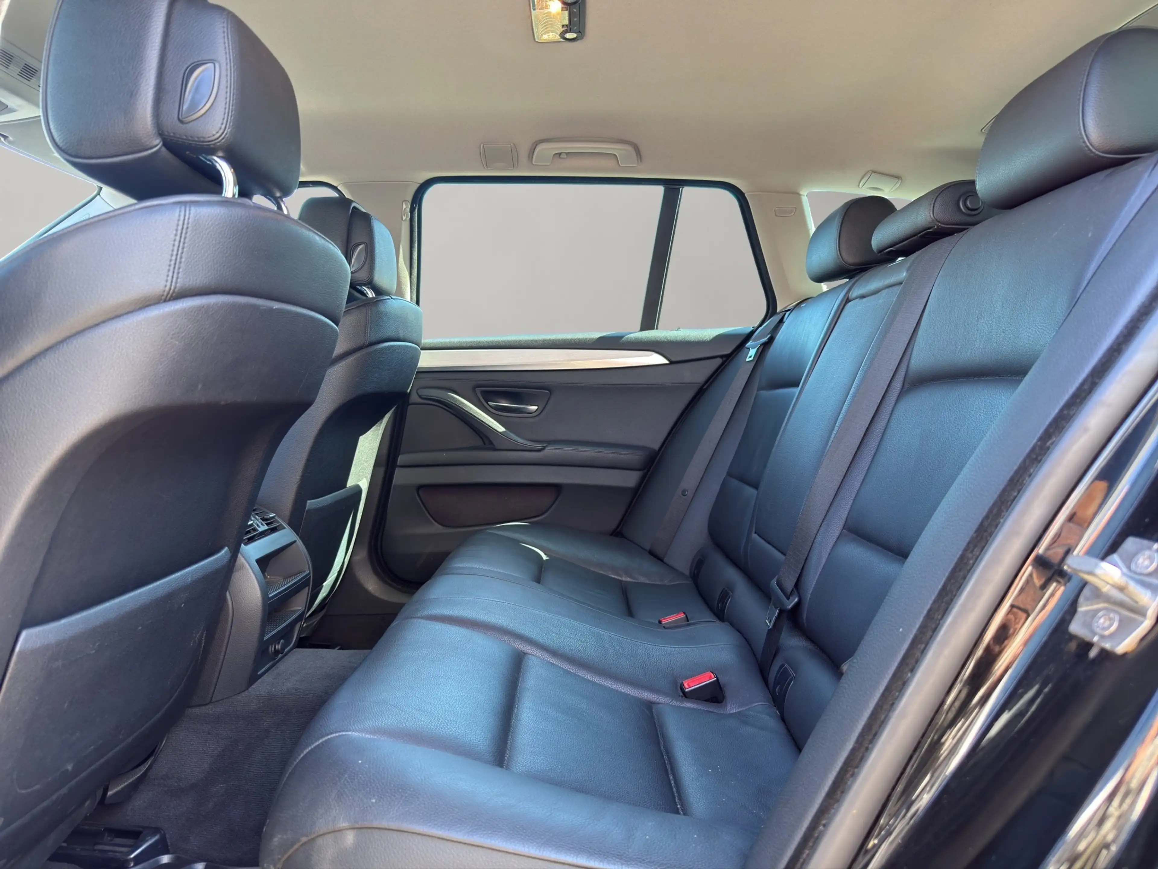 BMW 525 d touring Aut.-Leder-Navi-Xenon-AHK-Standheizung — photo 13