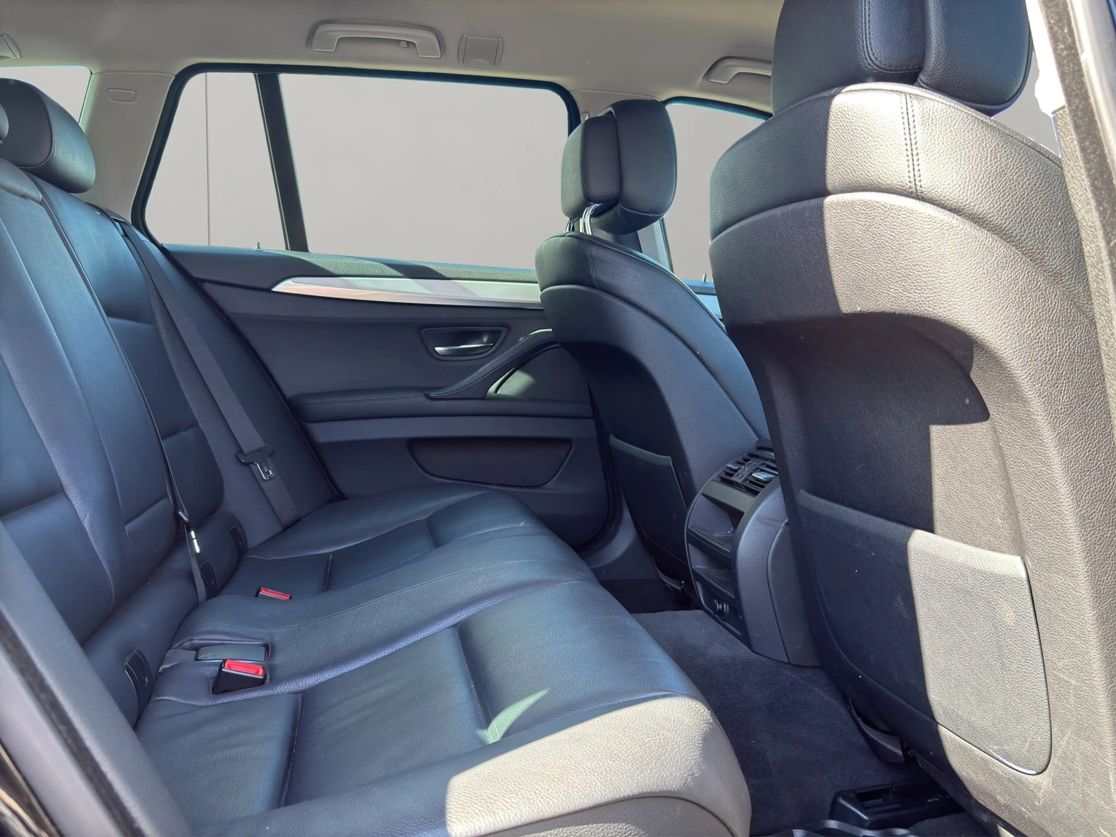 BMW 525 d touring Aut.-Leder-Navi-Xenon-AHK-Standheizung — photo 14