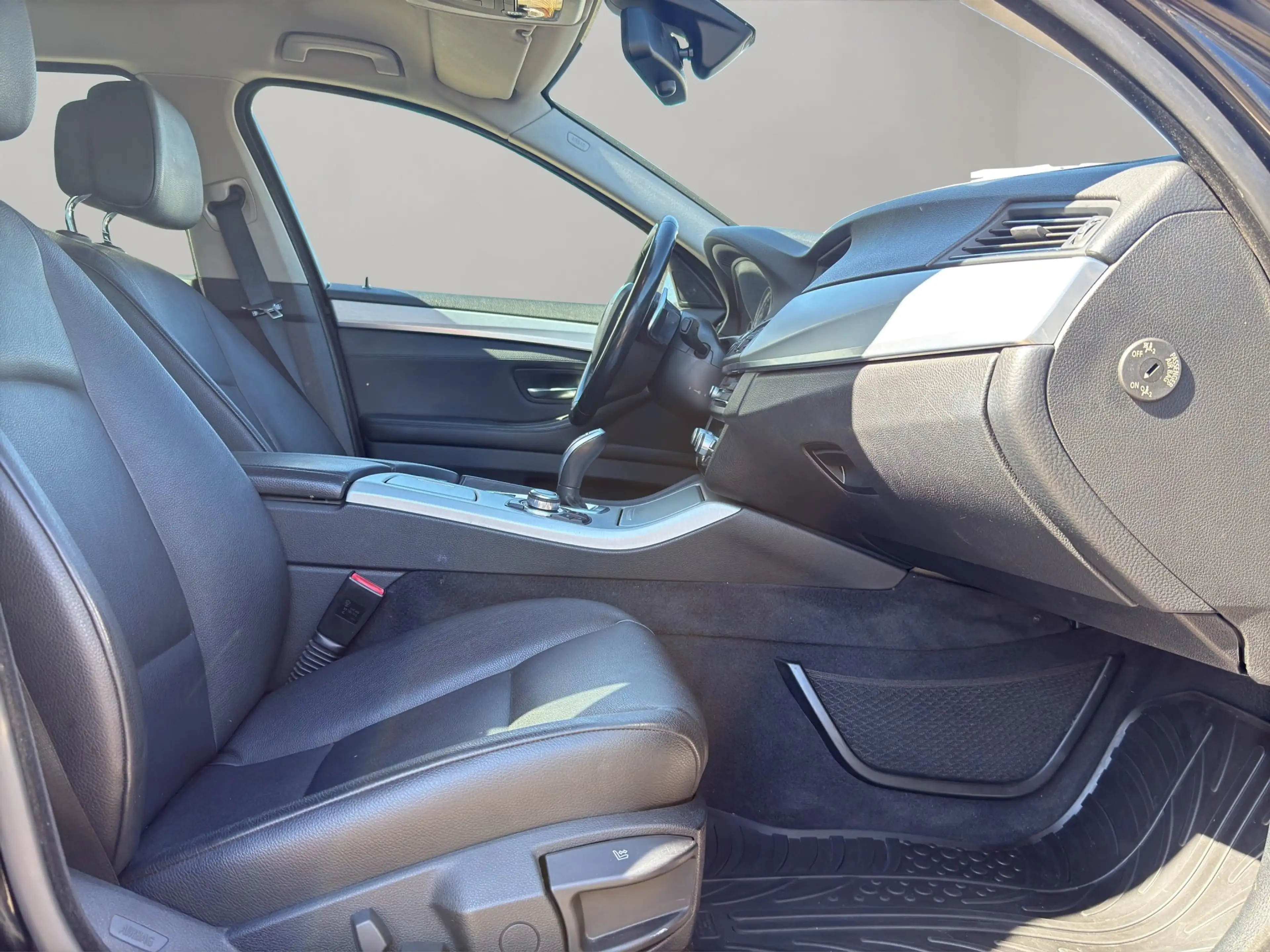 BMW 525 d touring Aut.-Leder-Navi-Xenon-AHK-Standheizung — photo 12