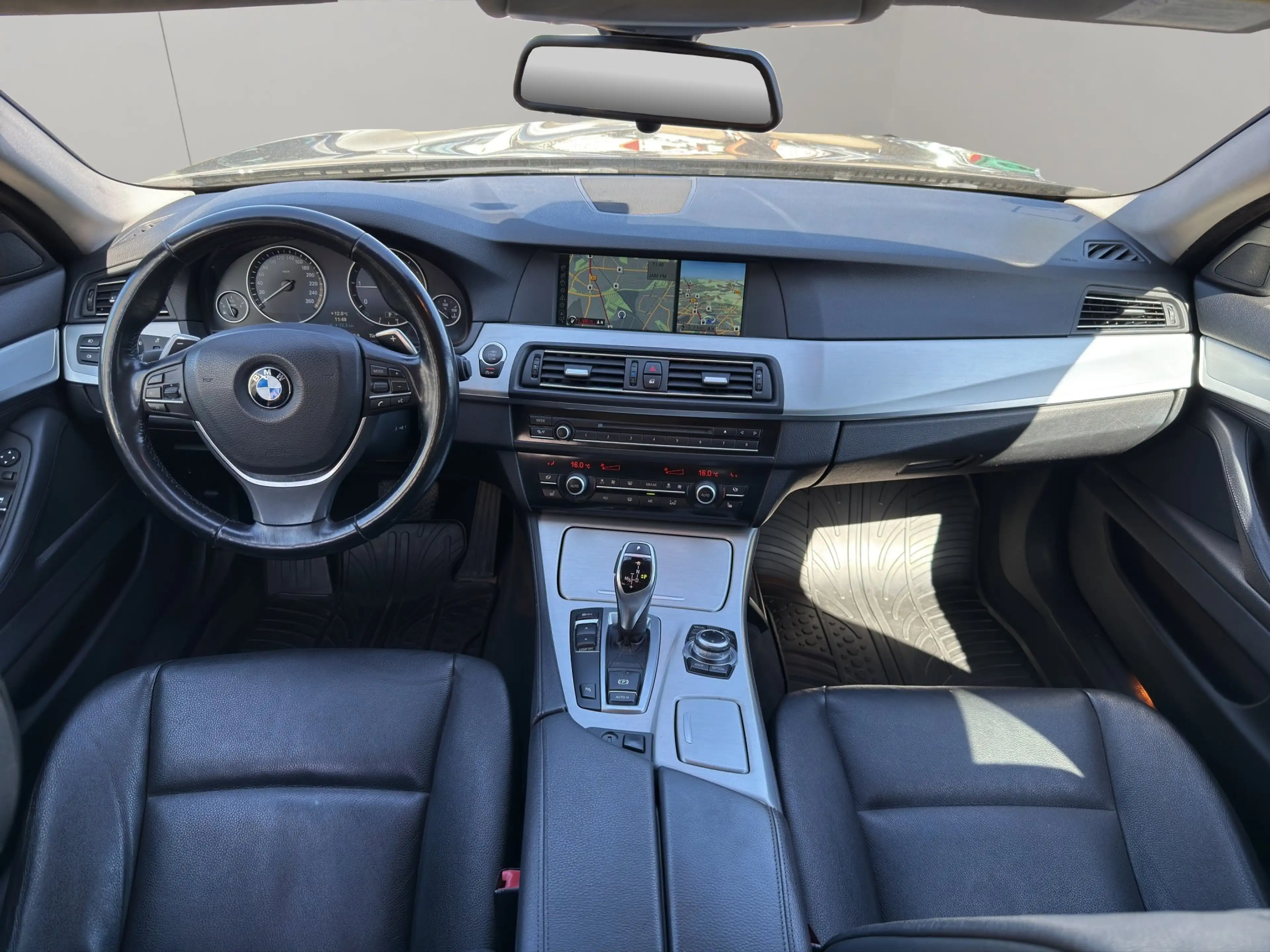 BMW 525 d touring Aut.-Leder-Navi-Xenon-AHK-Standheizung — photo 10