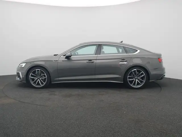 Audi A5 view 4
