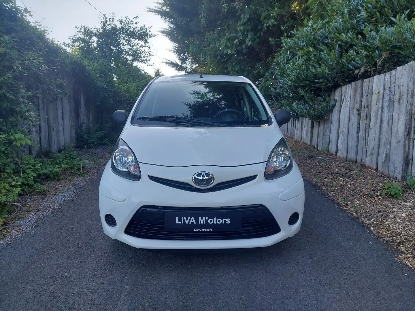 Toyota Aygo 1.0i * Euro 5 * Carnet Complet * Garantie 12Mois * Blanc - 2