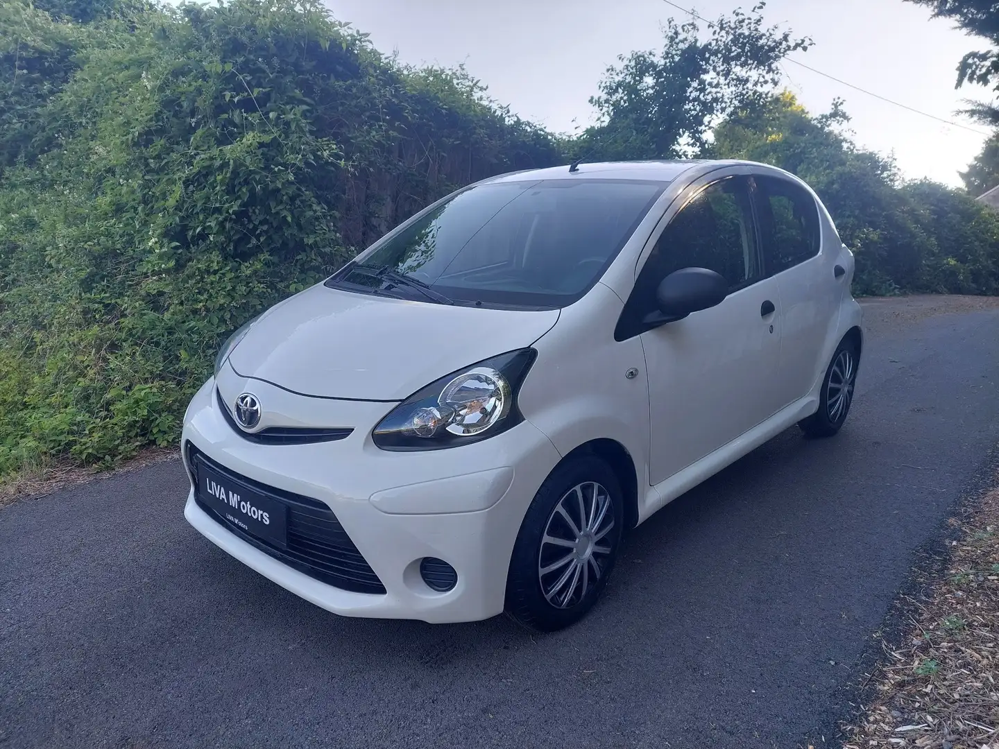 Toyota Aygo 1.0i * Euro 5 * Carnet Complet * Garantie 12Mois * Blanc - 1