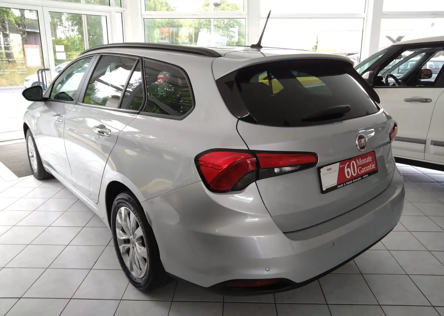 Fiat Tipo Kombi 1.4 T-Jet Easy Navigation Parkpilot Silber - 2