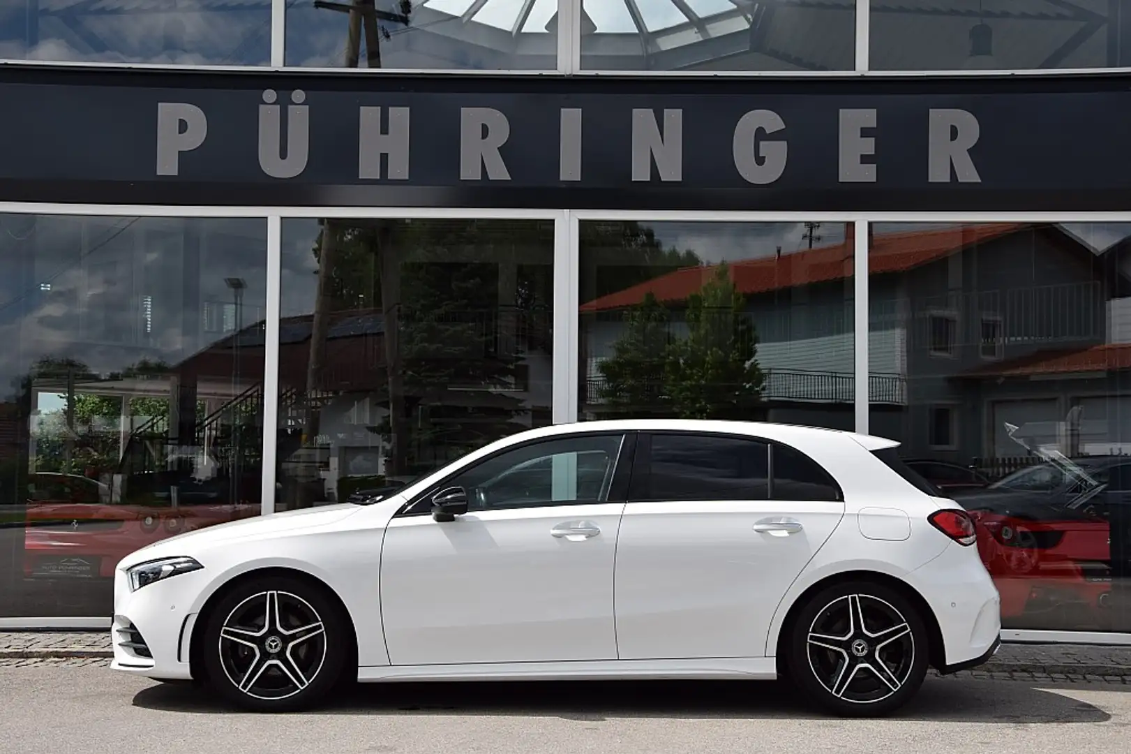 Mercedes-Benz A 200 d 4MATIC Aut. *AMG-Line* Weiß - 1