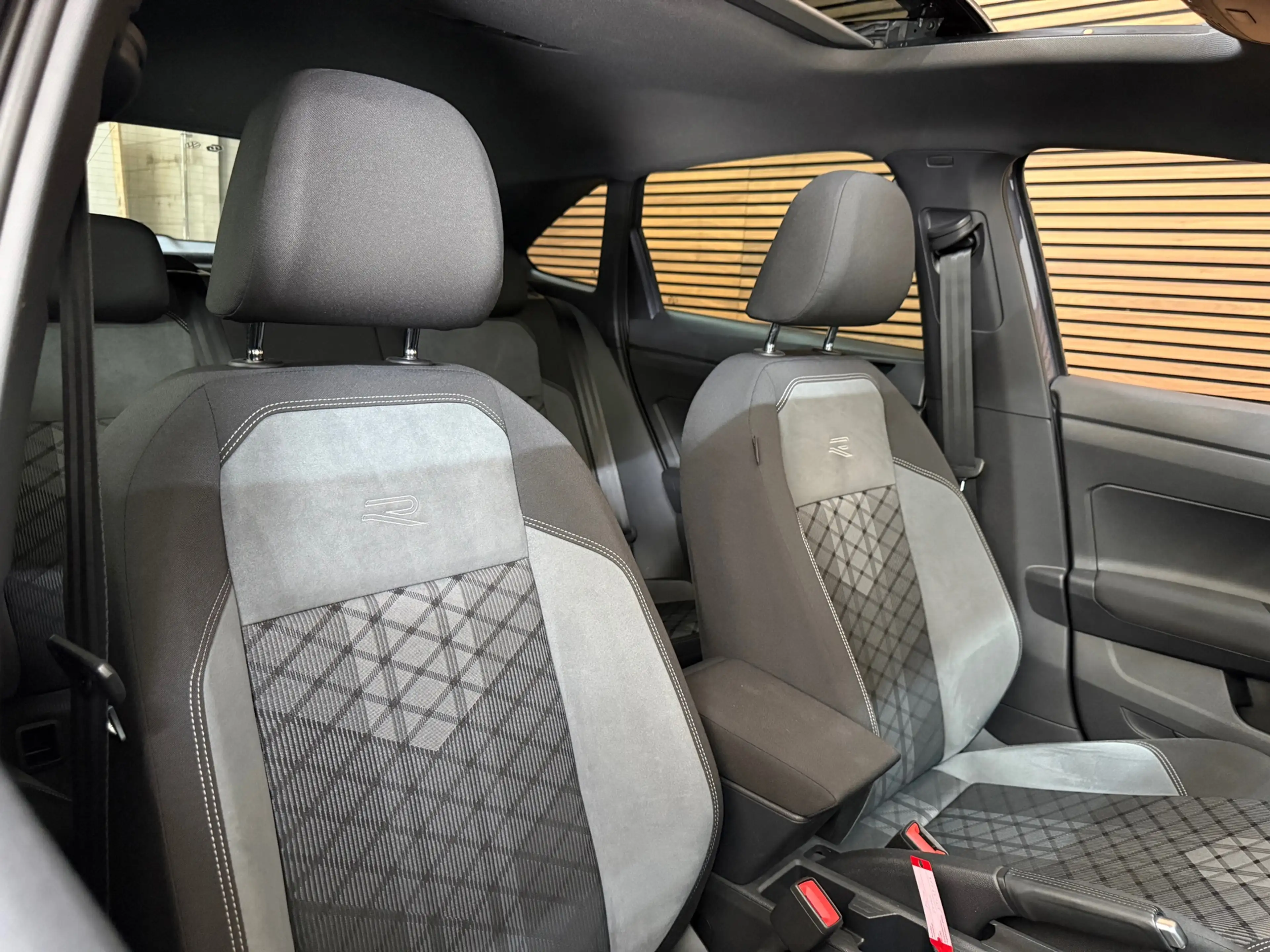 Volkswagen Taigo 1.5 TSI R-Line Business | 150 pk | DSG | Panoramad — photo 3