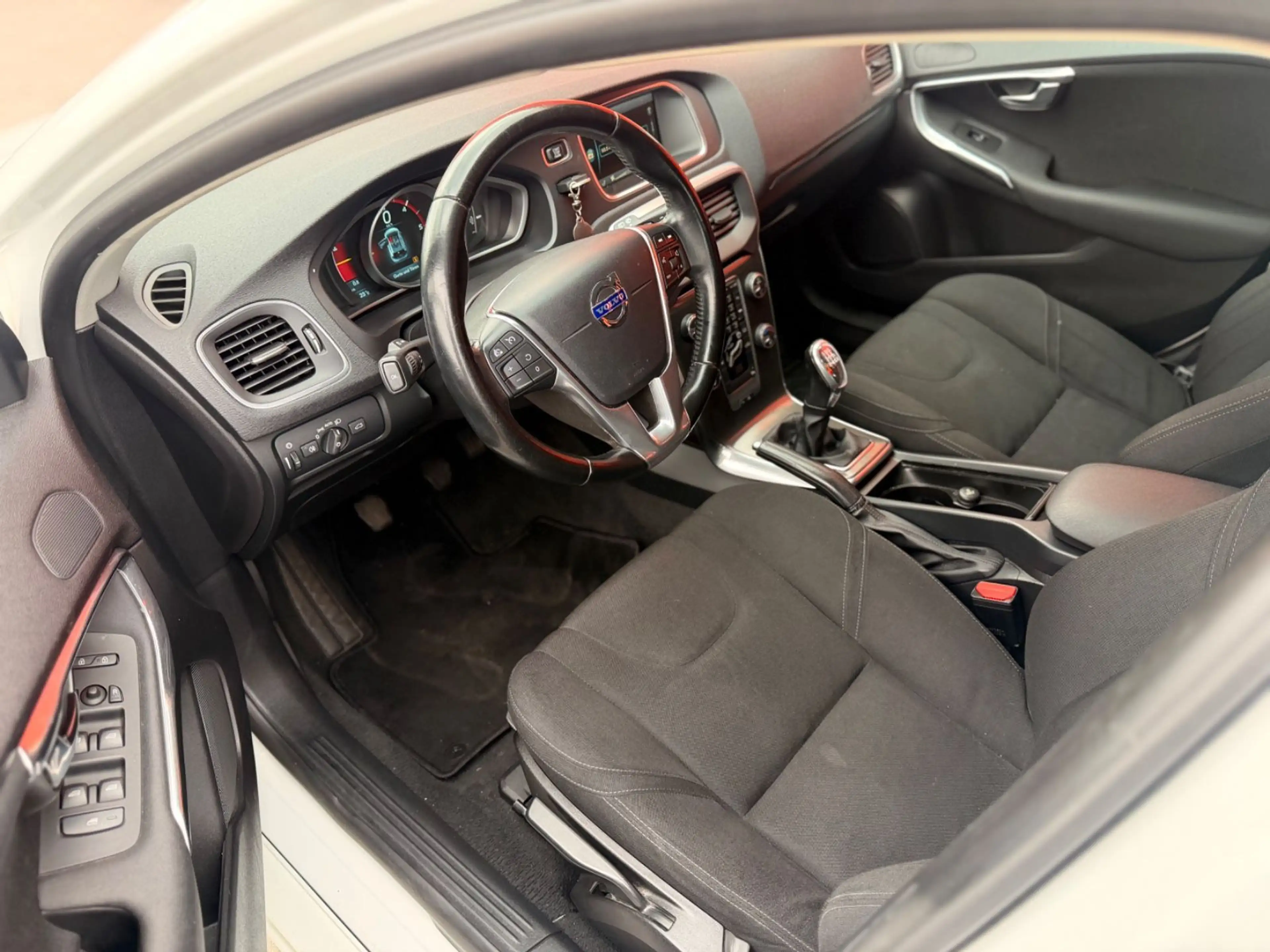 Volvo V40 You! Xenon LED Navi Tempomat Euro5 Gepflegt — photo 12