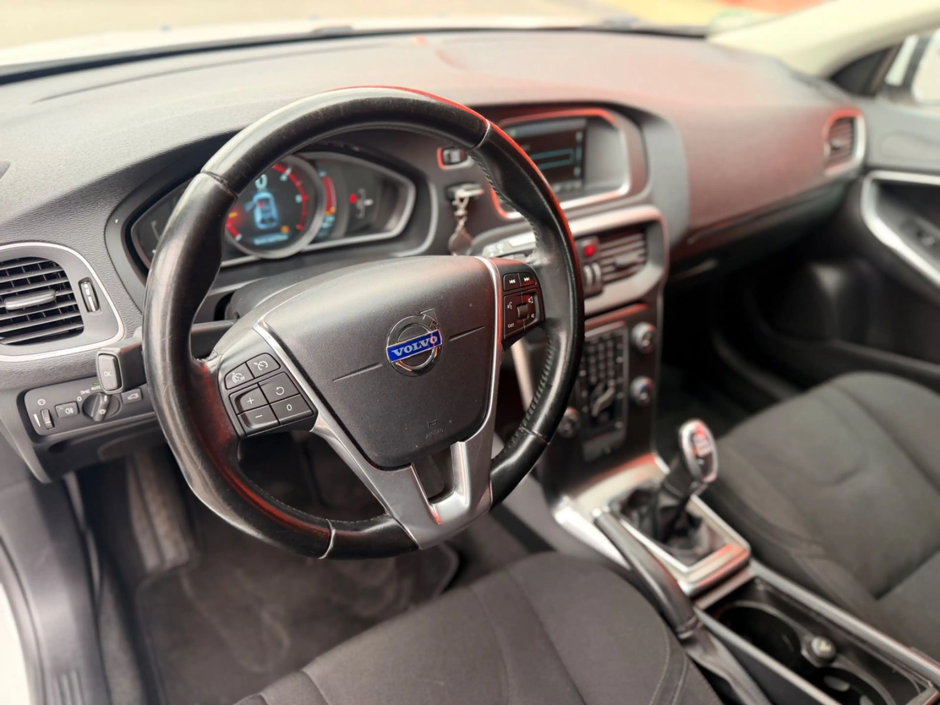 Volvo V40 You! Xenon LED Navi Tempomat Euro5 Gepflegt — photo 13