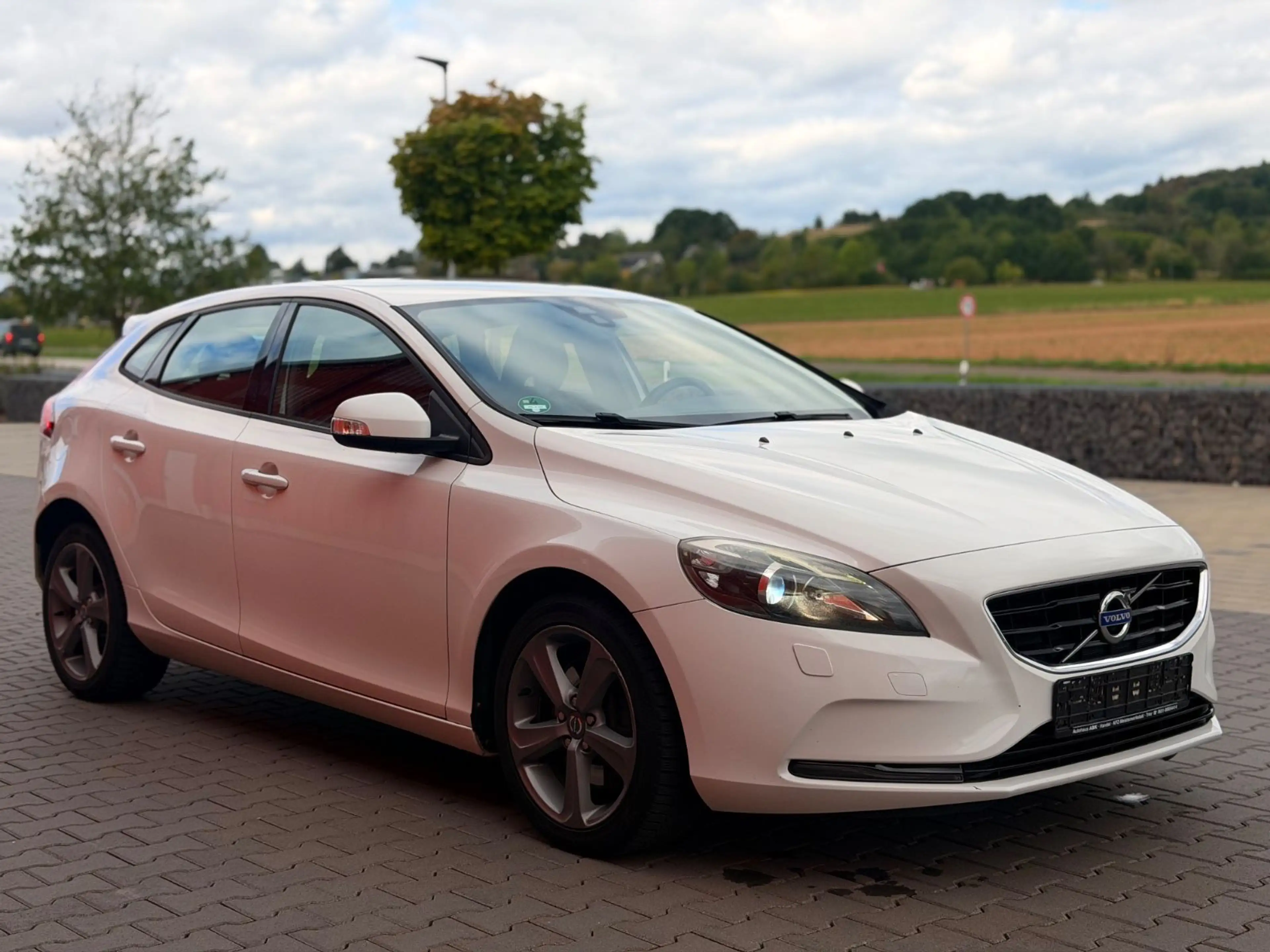 Volvo V40 You! Xenon LED Navi Tempomat Euro5 Gepflegt — photo 7