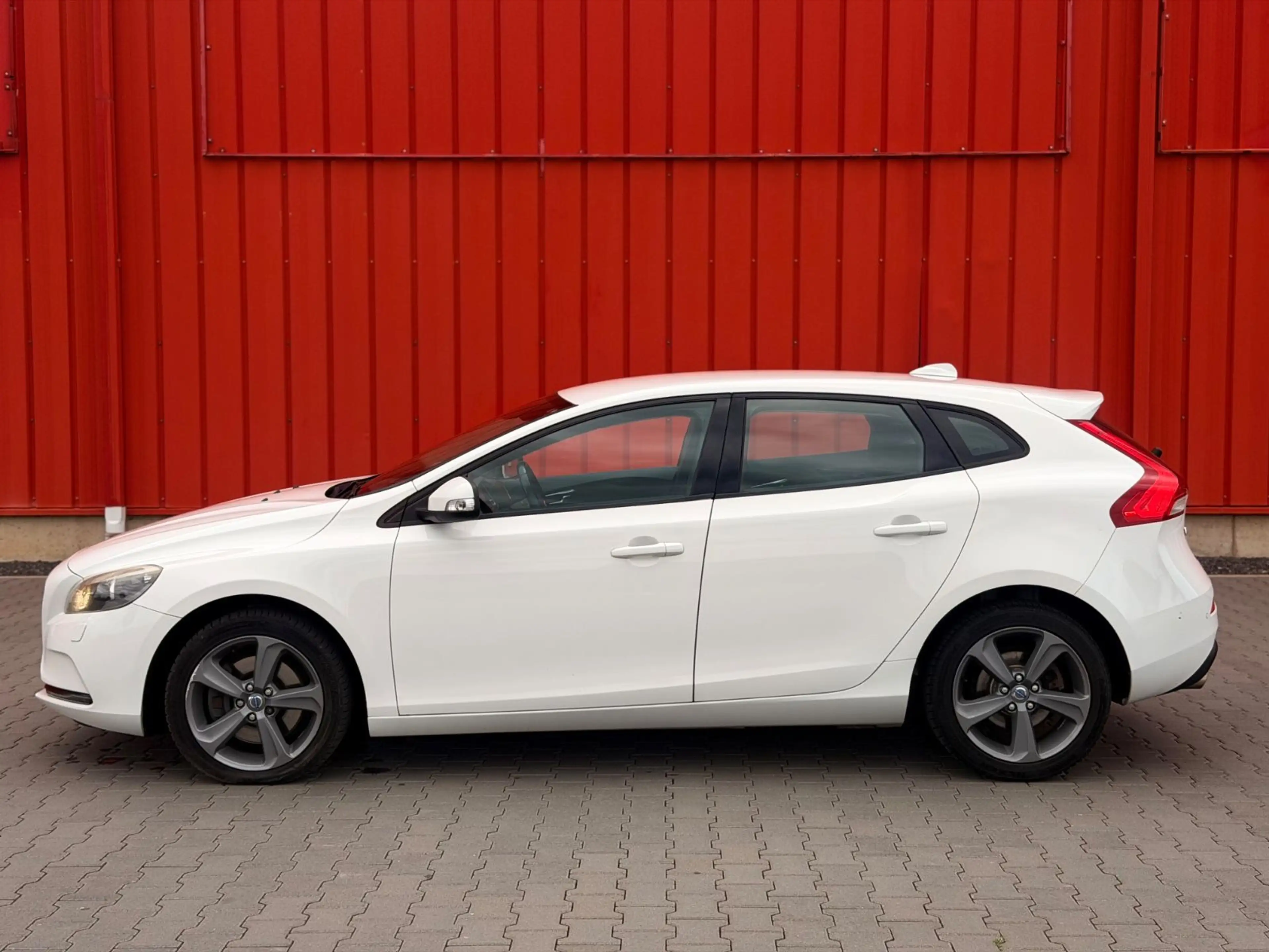 Volvo V40 You! Xenon LED Navi Tempomat Euro5 Gepflegt — photo 2