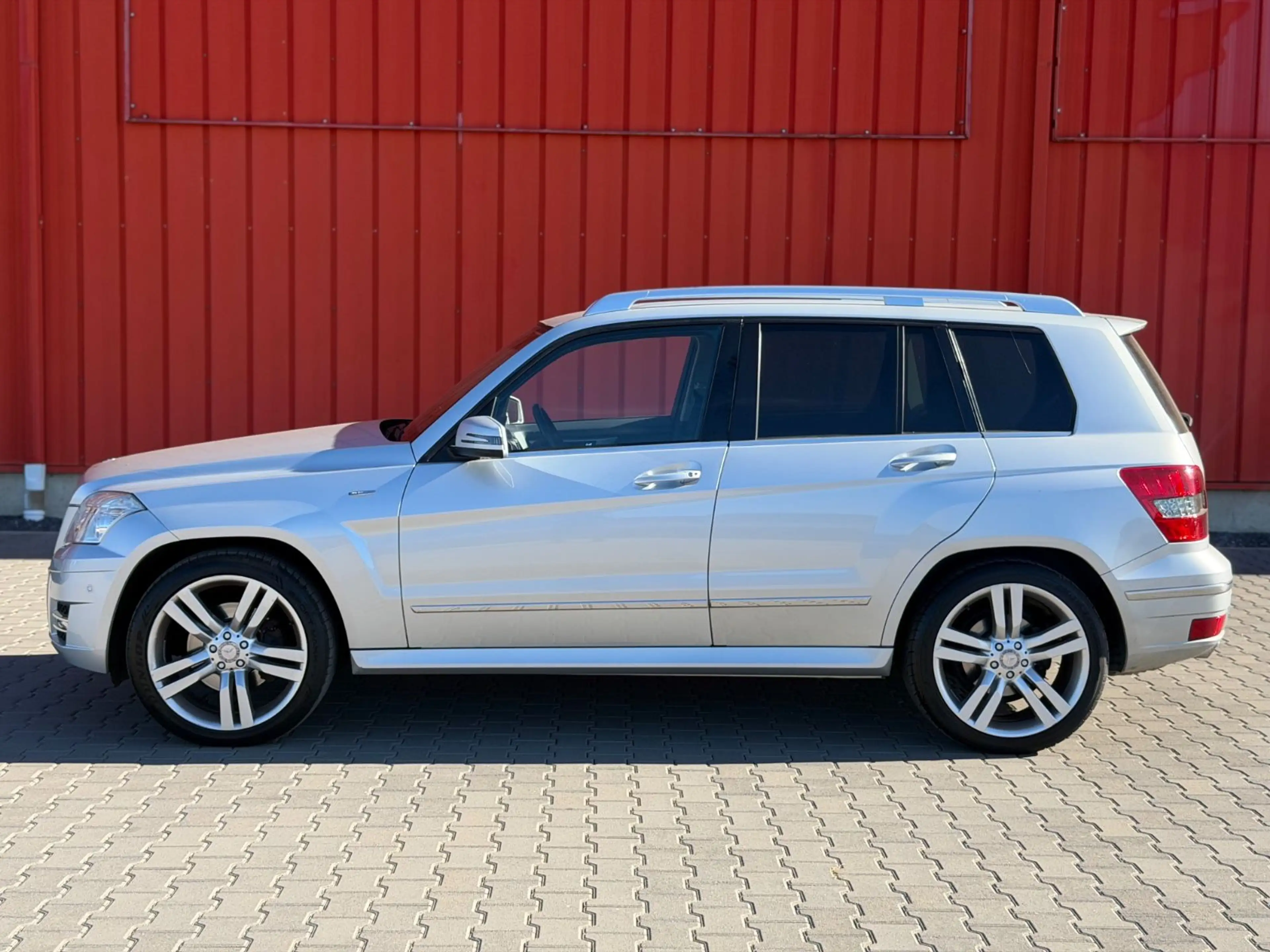 Mercedes-Benz GLK 200 AMG AUTOMATIK XENON LEDER TEMP 1HAND — photo 3