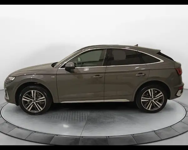 Audi Q5 view 8