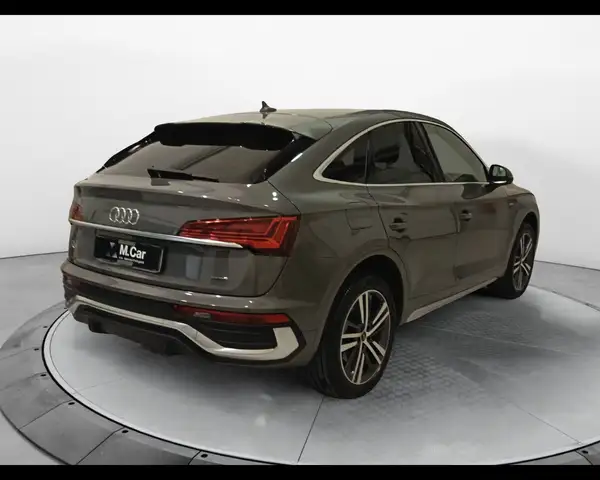 Audi Q5 view 5