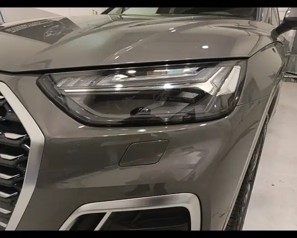 Audi Q5 view 10