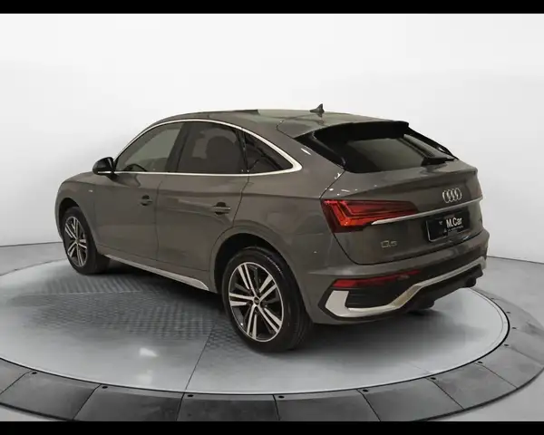 Audi Q5 view 7