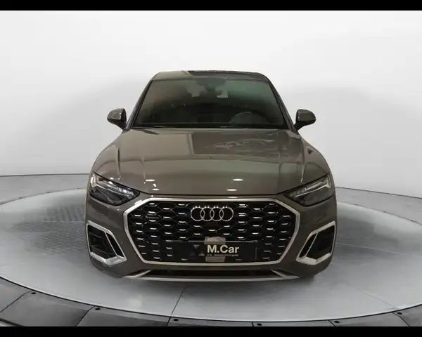 Audi Q5 view 2