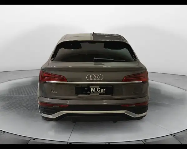 Audi Q5 view 6
