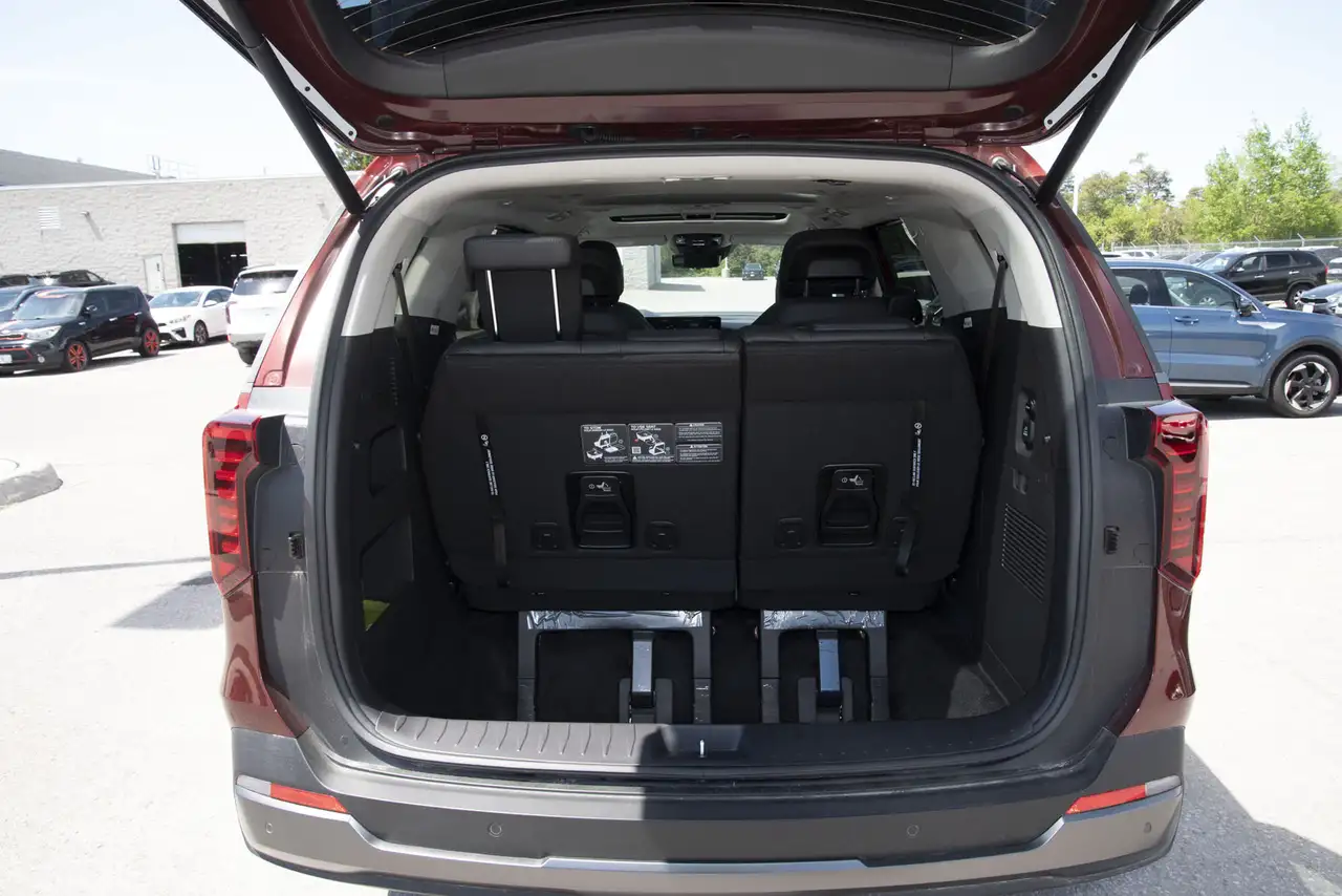 Kia Carnival снимка Kia Carnival