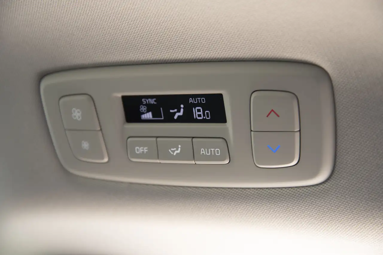 Kia Carnival снимка Kia Carnival