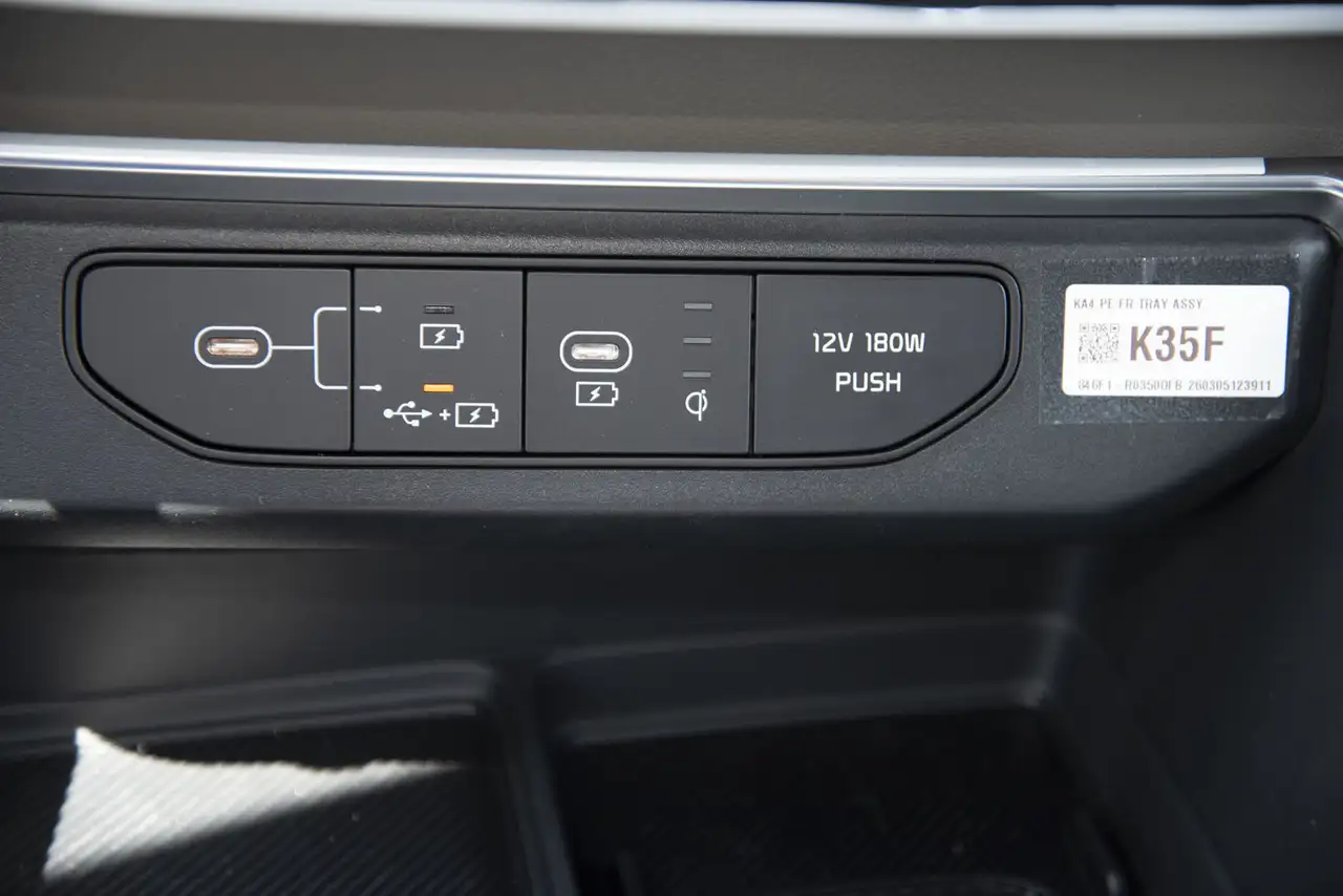 Kia Carnival снимка Kia Carnival