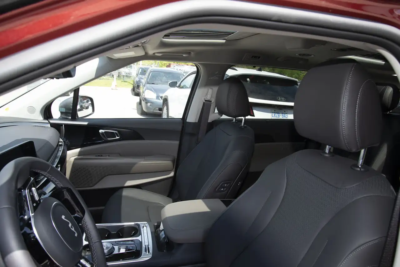 Kia Carnival снимка Kia Carnival