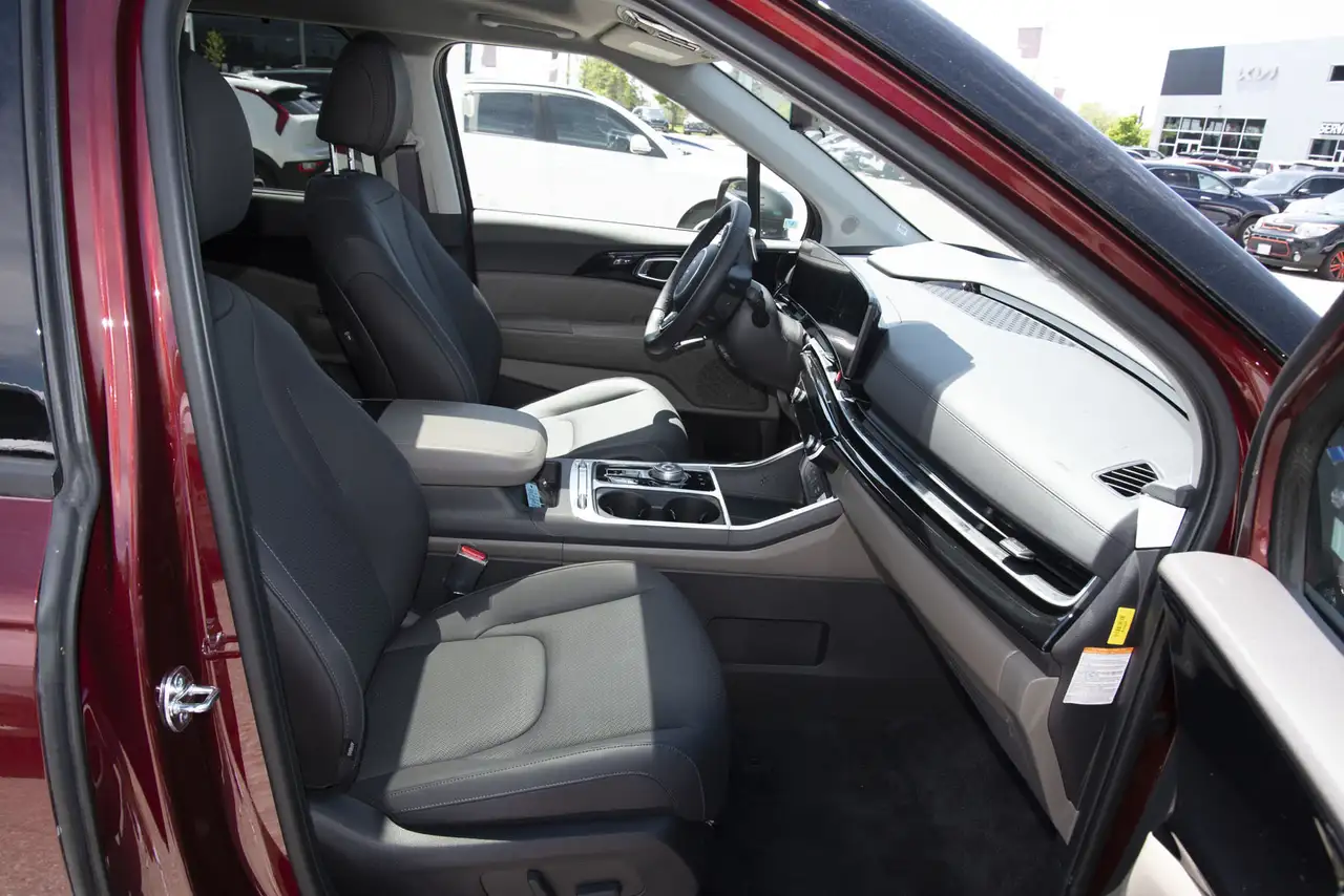 Kia Carnival снимка Kia Carnival
