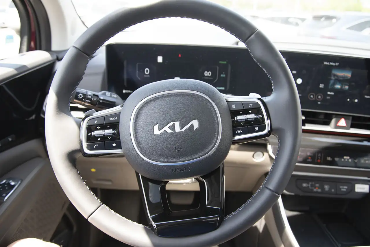 Kia Carnival снимка Kia Carnival