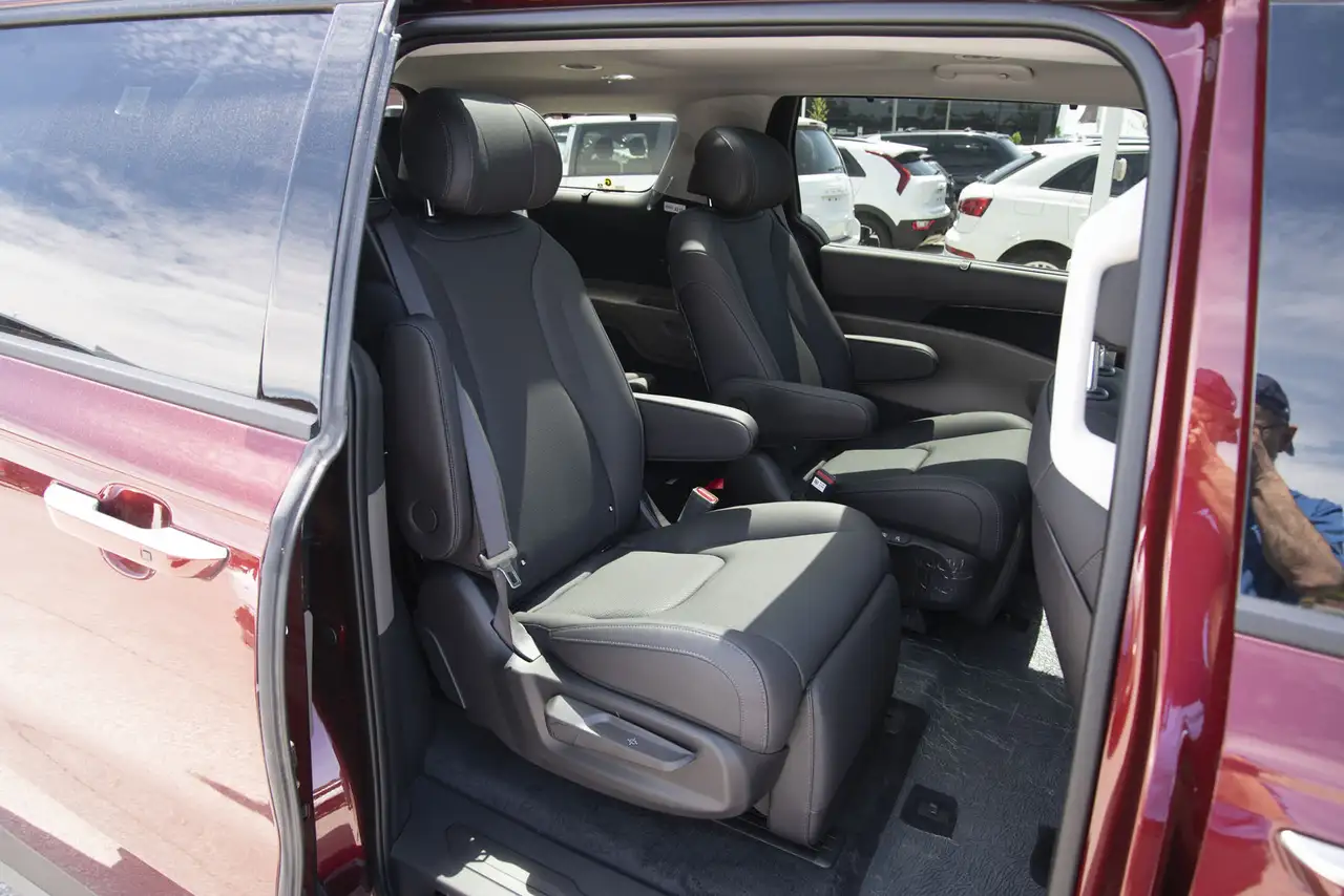 Kia Carnival снимка Kia Carnival