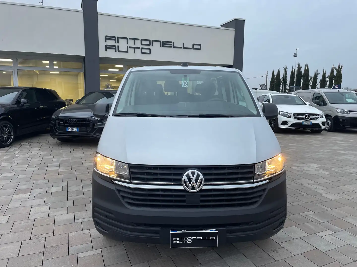 Volkswagen Transporter 2.0 KOMBI 9 POSTI FURGONE Silver - 2