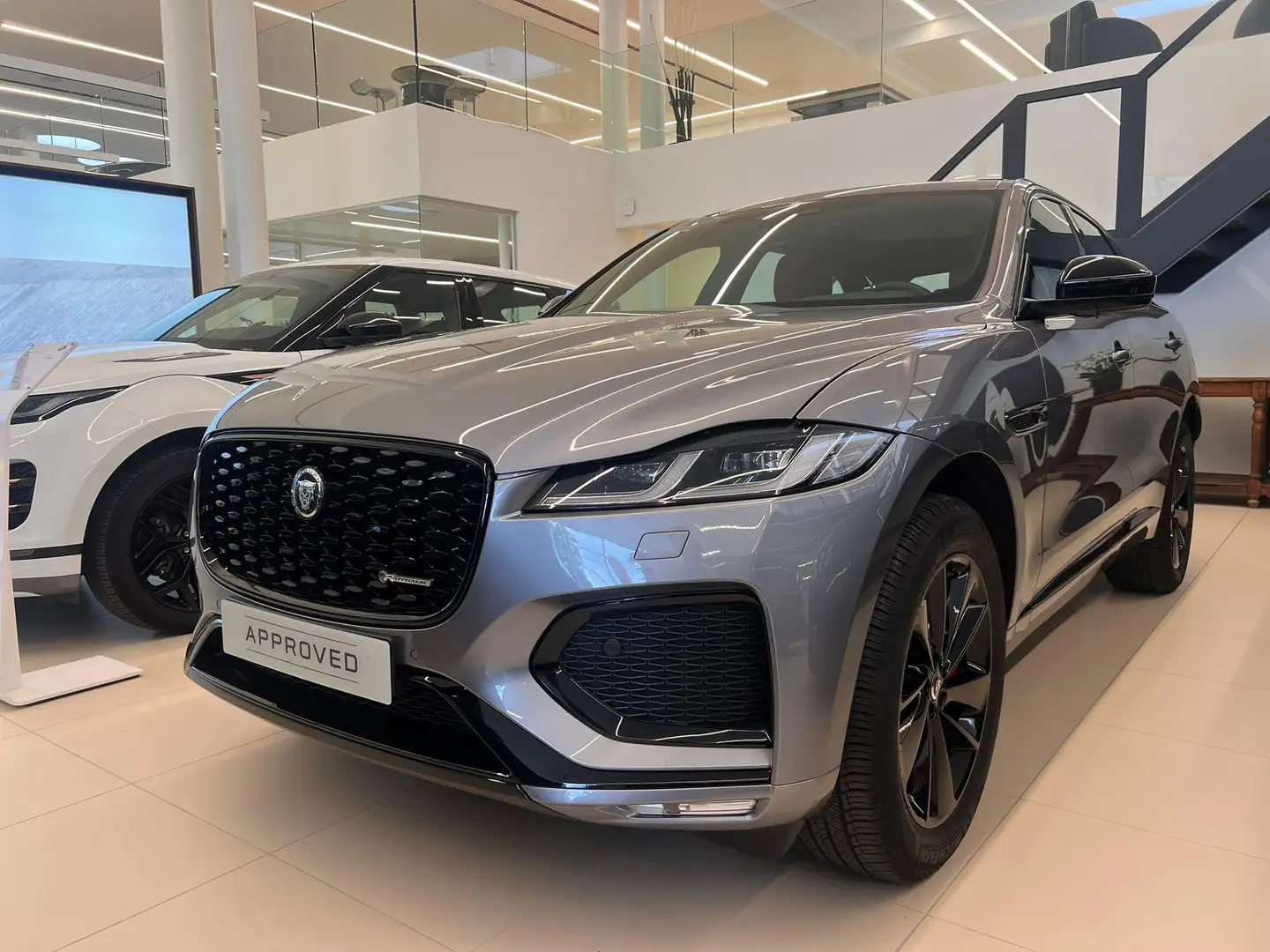 Jaguar F-Pace P400E SE AWD Gris - 1