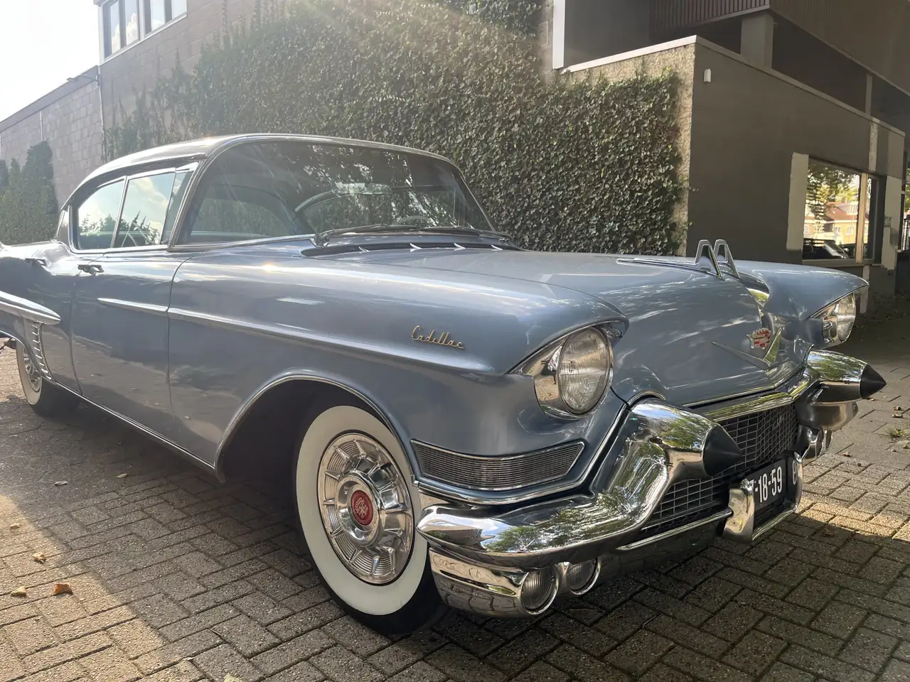 Cadillac Series 62 Sedan de Ville Hardtop, foto 3