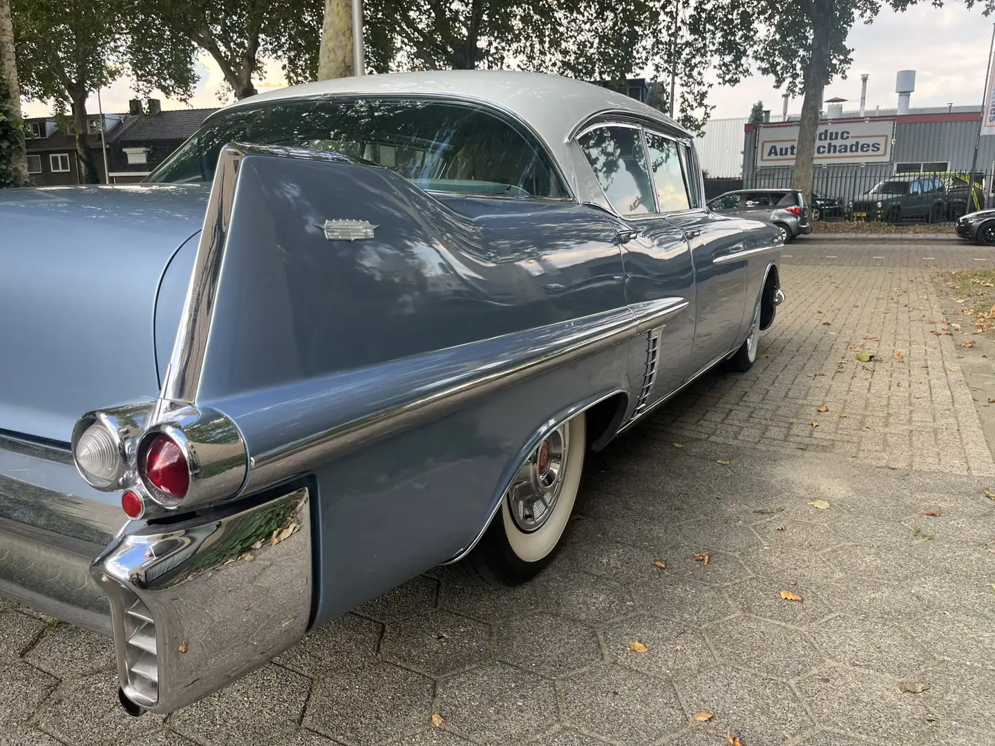 Cadillac Series 62 Sedan de Ville Hardtop Blauw - 2