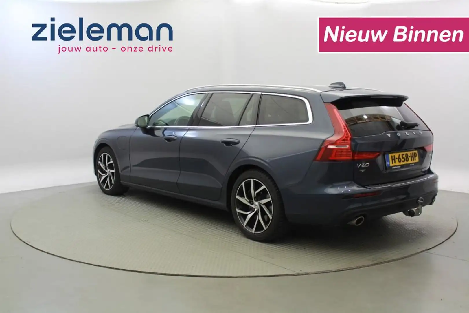 Volvo V60 2.0 T6 Twin Engine AWD Momentum Pro Automaat PHEV Bleu - 2