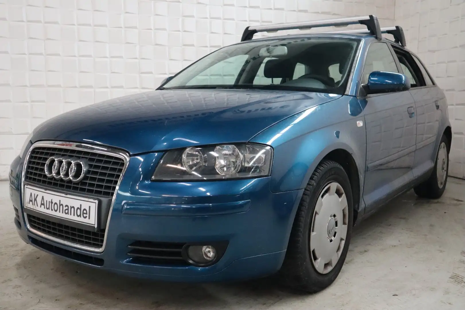 Audi A3 Sportback 1.6 Attraction,Klima Bleu - 1