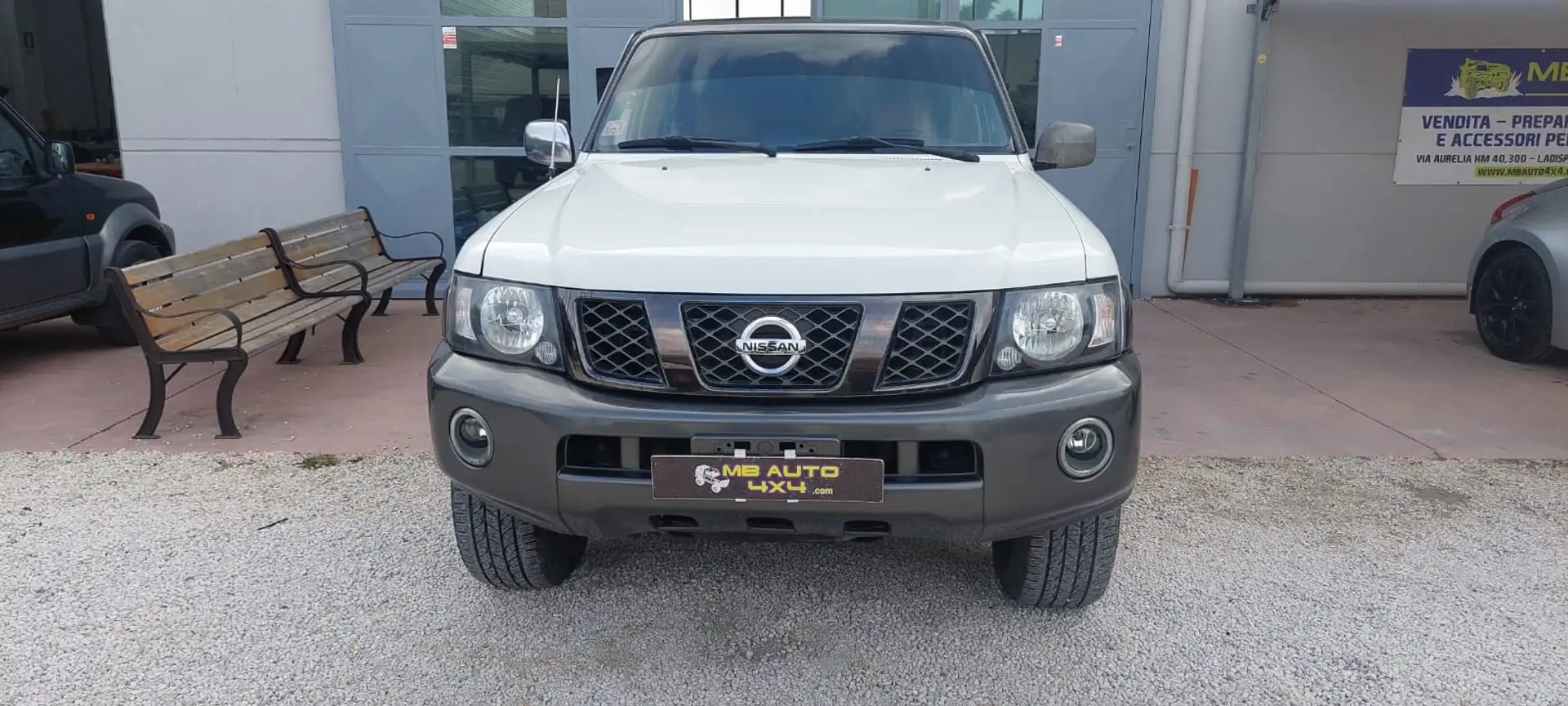 Nissan Patrol SUPER SAFARI 4.8 5 PORTE BENZINA Weiß - 2