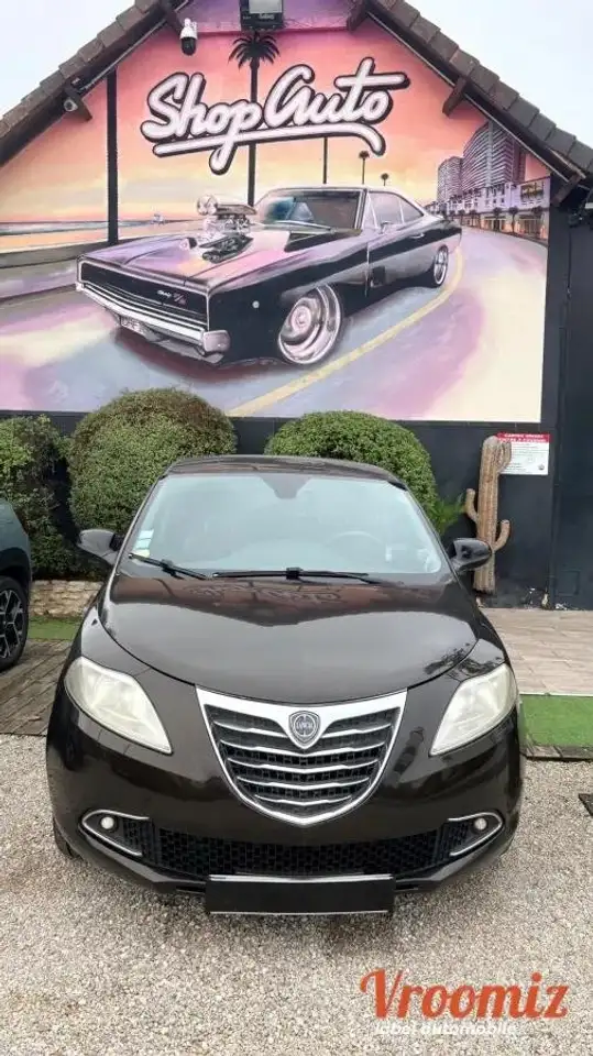 Lancia Ypsilon