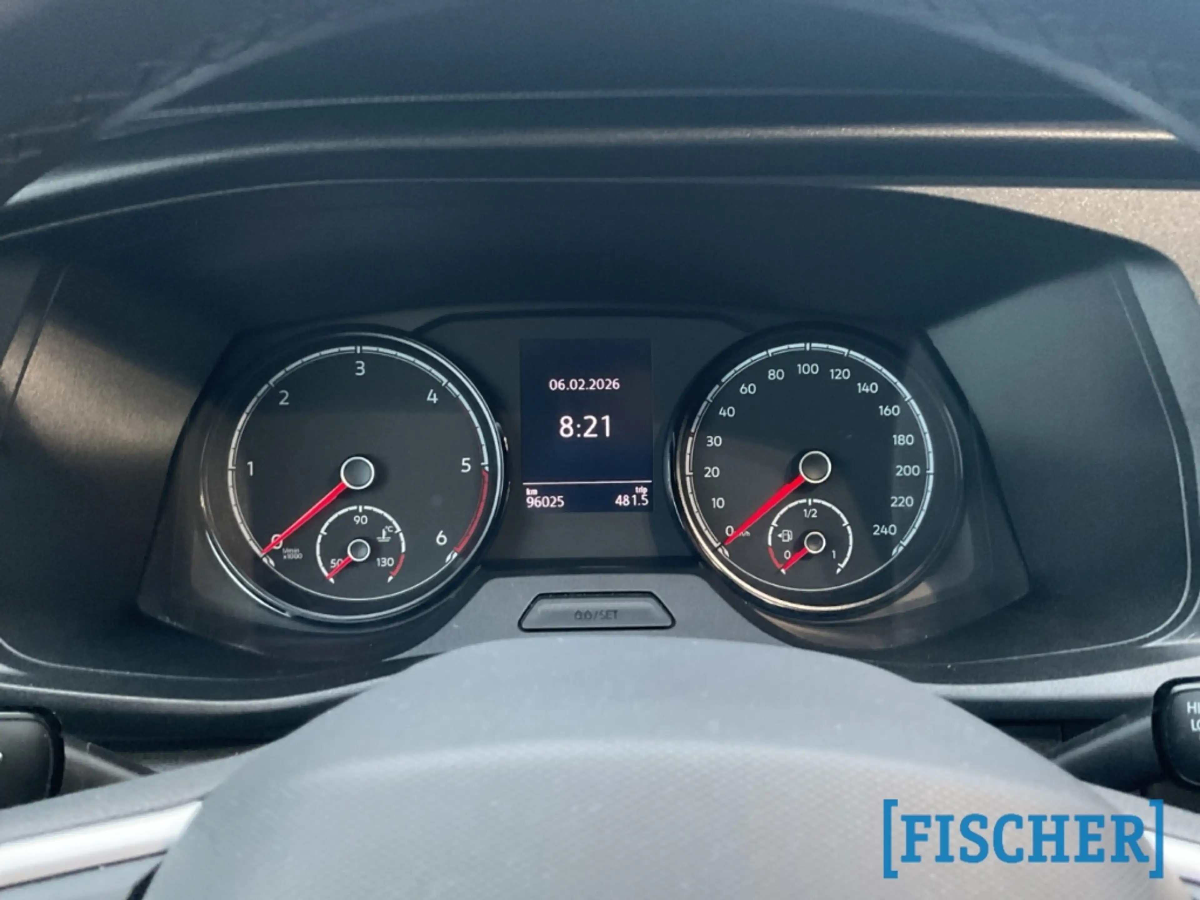 Volkswagen T6.1 Multivan 2.0TDI DSG Family kurz KR Navi SHZ PDC — photo 7