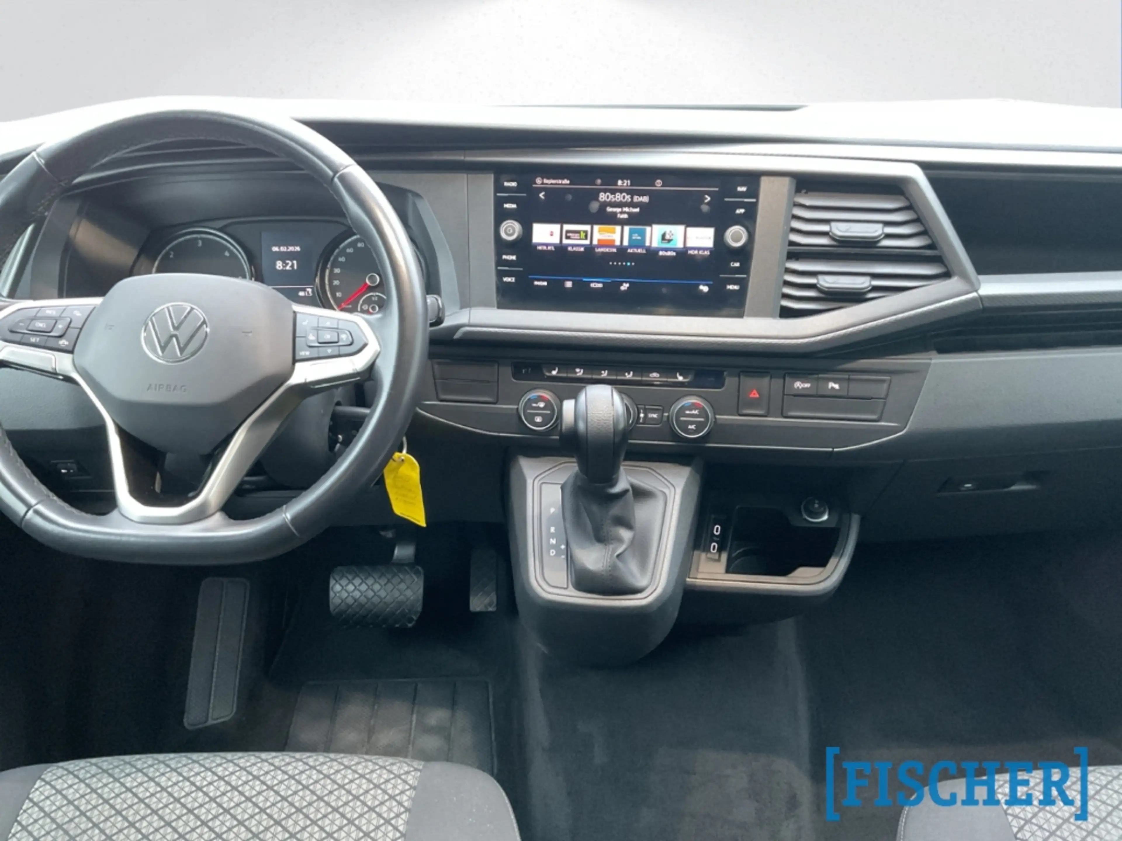 Volkswagen T6.1 Multivan 2.0TDI DSG Family kurz KR Navi SHZ PDC — photo 6