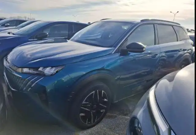 Peugeot 5008 Allure HYBRID 145 e-DSC6 7-Si+Navi+R-Kam+SHZ+