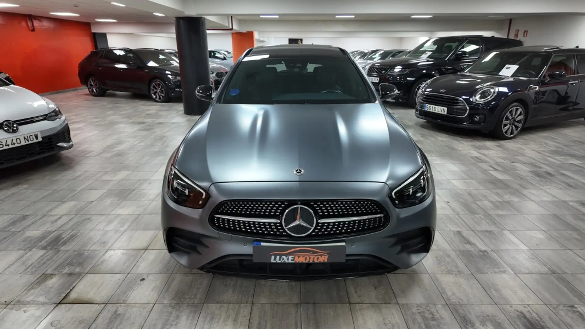 Mercedes-Benz E 300 Estate de Gris - 2