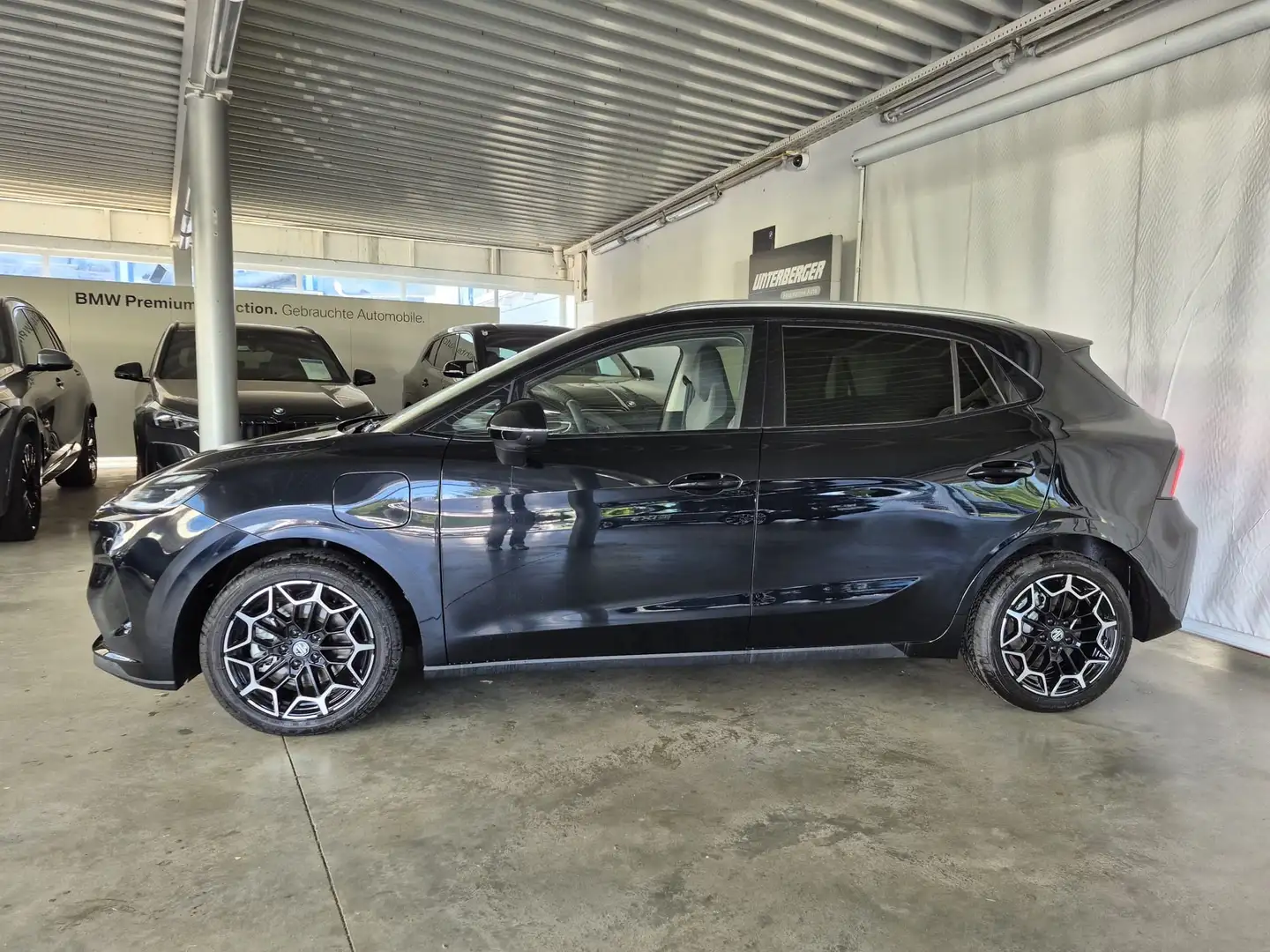 MG MG4 Urban Luxury Schwarz - 2