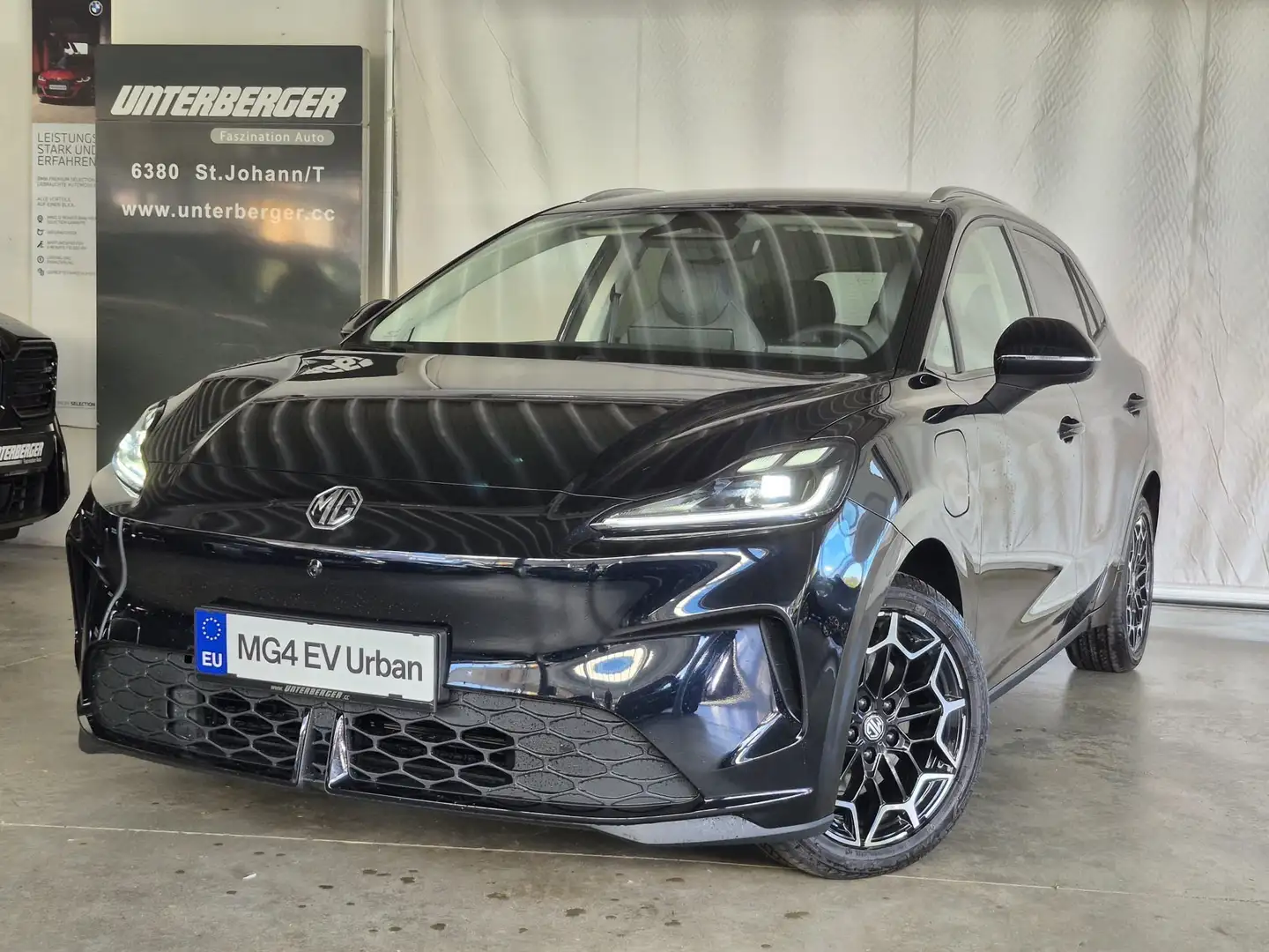 MG MG4 Urban Luxury Schwarz - 1
