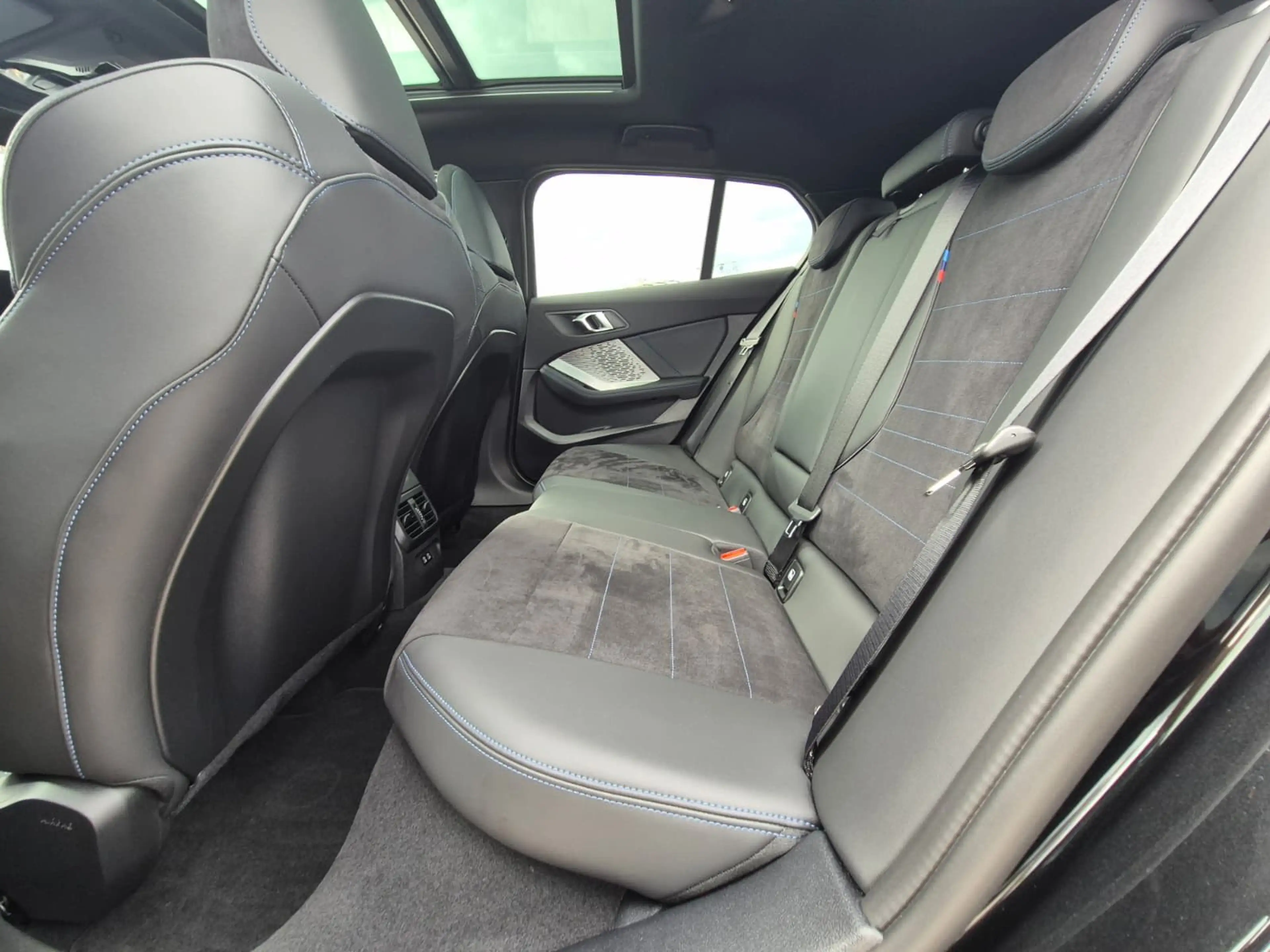 BMW 120 i M Sport Adaptiv LED*PANO*AHK*M Alcantara — photo 14