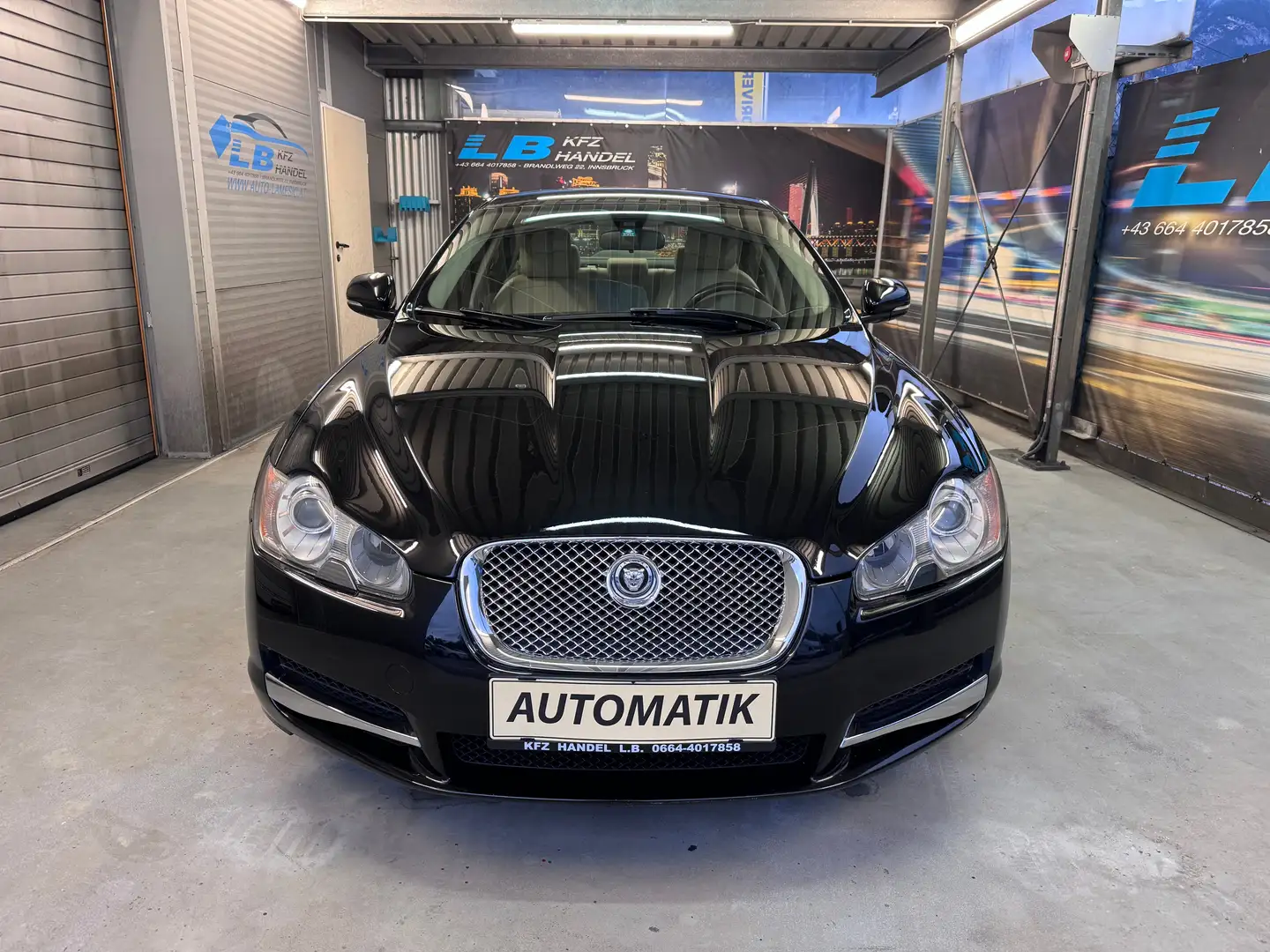 Jaguar XF 3,0 Diesel Luxury Schwarz - 2
