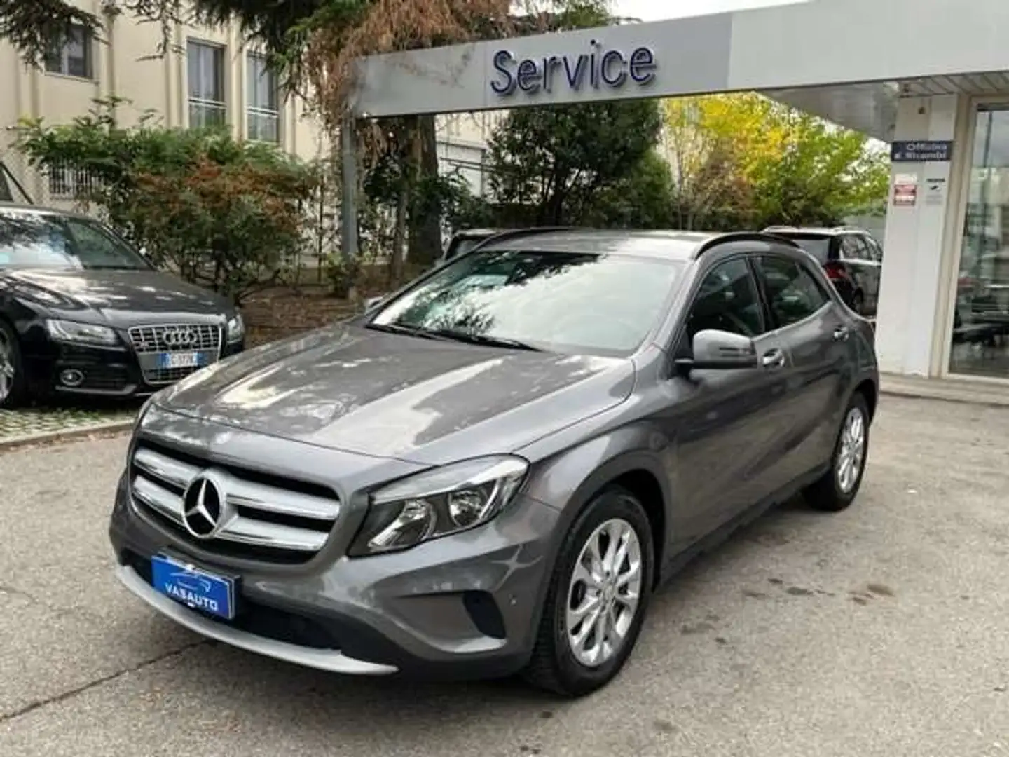 Mercedes-Benz GLA 200 GLA 200 d (cdi) Enduro 4matic auto Grau - 2