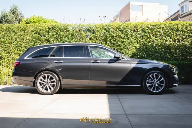 Mercedes-Benz E-Class view 4