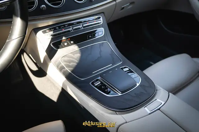 Mercedes-Benz E-Class view 30