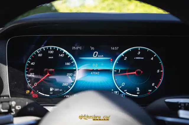 Mercedes-Benz E-Class view 22