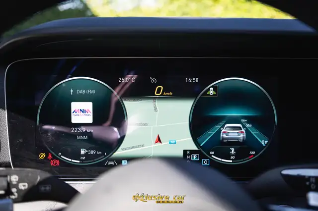 Mercedes-Benz E-Class view 23