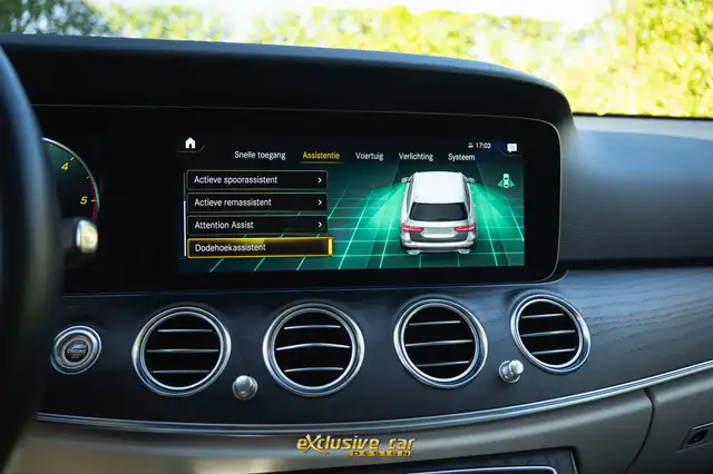Mercedes-Benz E-Class view 29